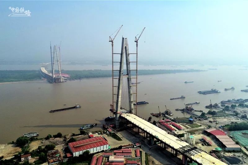 有哪些中国铁路工程震撼到你,中国铁路在建超级工程有哪些