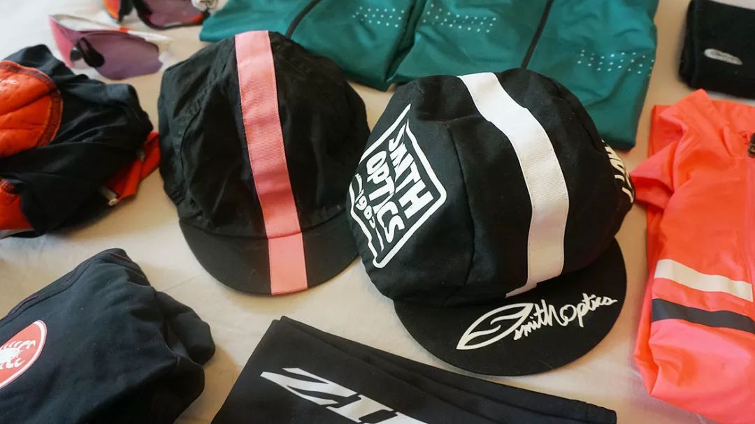 除了不可描述,夫妻出门比赛都带些啥?