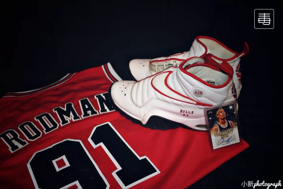 想在街头吸睛没有一双潮鞋怎么行,晒鞋子怎么拍照好看