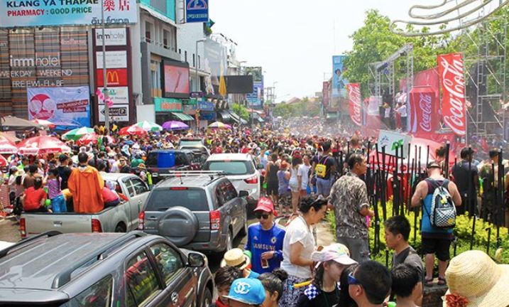 泼水节狂欢泰国,19年清迈泼水节真的太爽了
