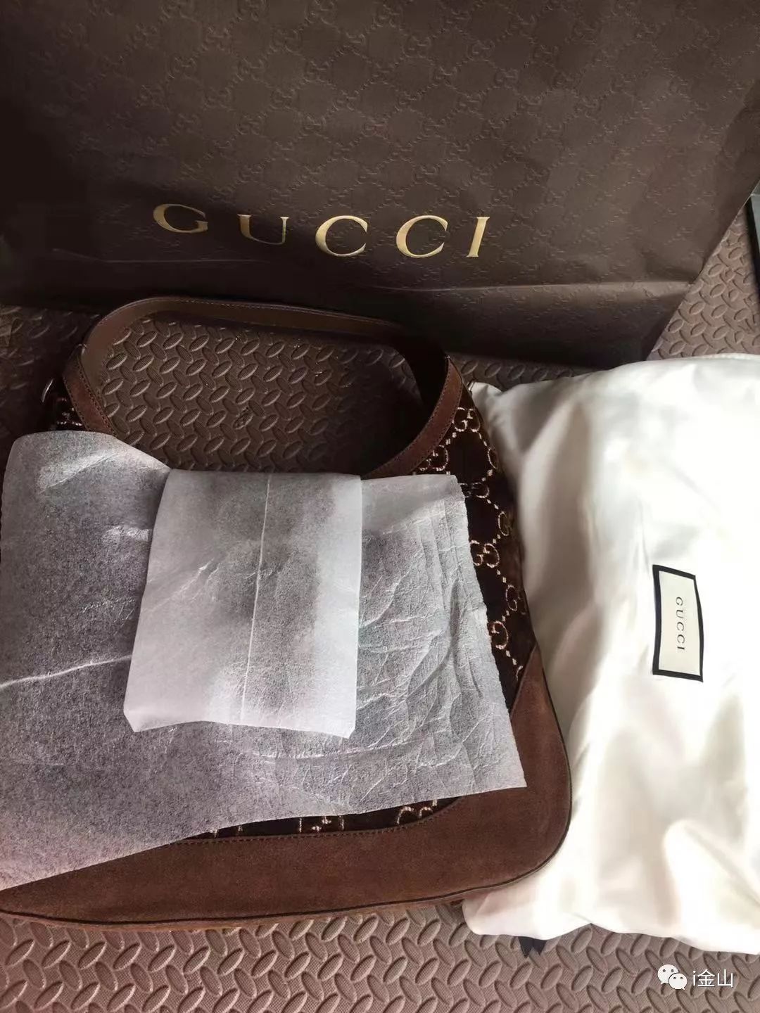 全新Gucci包、电磁炉……这期跳蚤市场有点不一样！