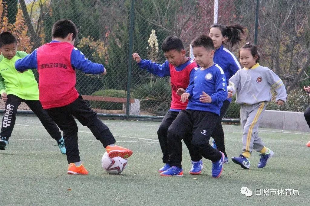 「快来围观这群超级棒的孩子」厚积薄发新力量，日照市足球学校开课啦~
