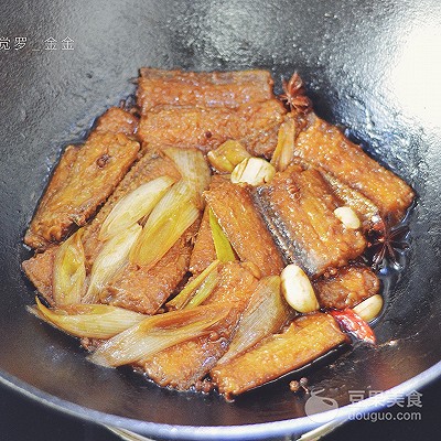 红烧带鱼的做法简单王刚,红烧带鱼的做法家常