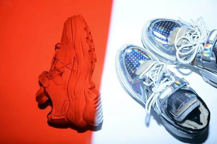 墨丘利送给女士们的鞋