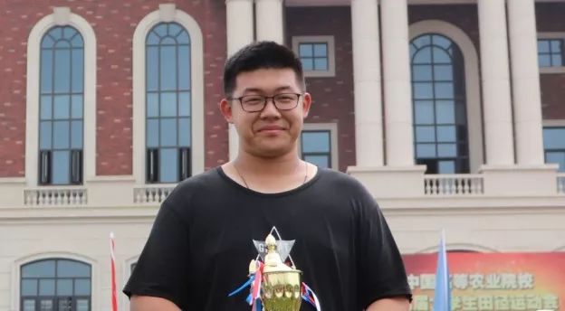 青岛市中学生田径运动会100米冠军,青岛农业大学运动会标枪