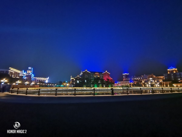 荣耀Magic2拍照如何？手持超级夜景赞爆