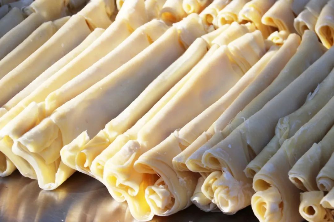 16斤鲜奶只出1斤乳扇，丽江也有自己的乳扇加工厂啦！只有1%的丽江人知道！