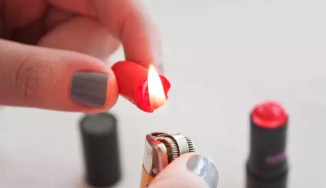 口红从底处断了怎么修复视频,口红断了怎么办一招教你恢复完整