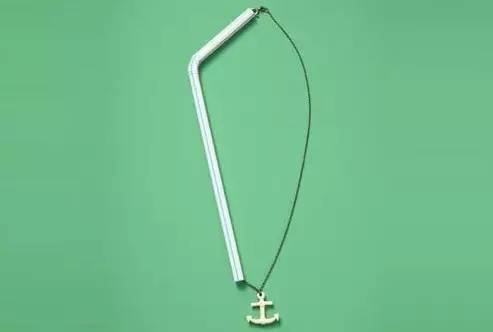 口红断了怎么办一招教你恢复完整,圣罗兰小金条口红断了怎么修复