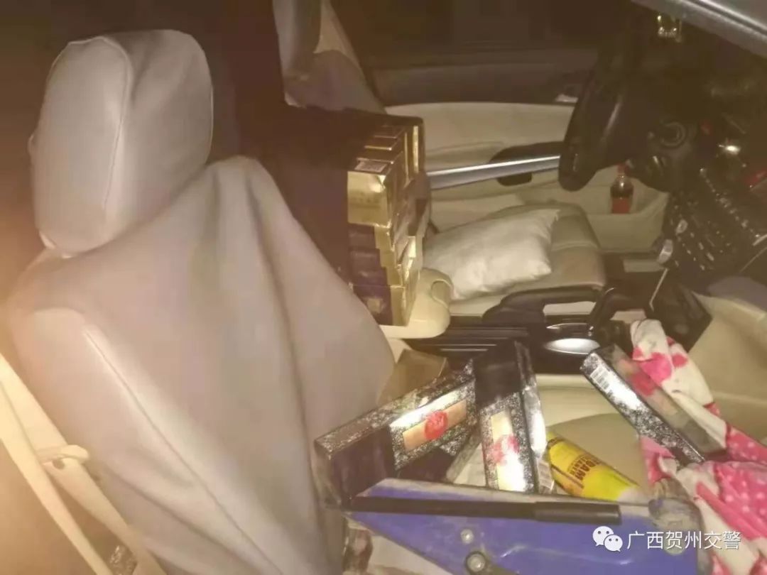 一线｜8块假车牌！强行冲卡逃逸3公里后弃车而逃？全因车上这价值10万元香烟……