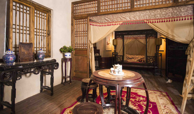 没人帮你带褥子被子和杯子，你还敢住店！