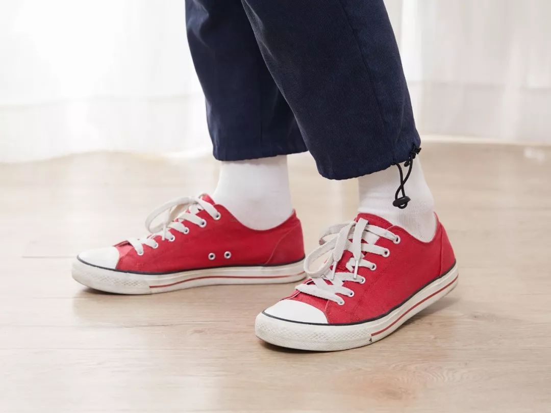 利用秸秆做袜子,用泥土做袜子