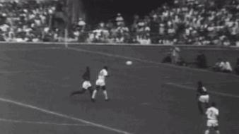 贝利纪录片球王传奇,世纪球王马拉多纳