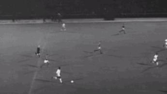 贝利纪录片球王传奇,世纪球王马拉多纳