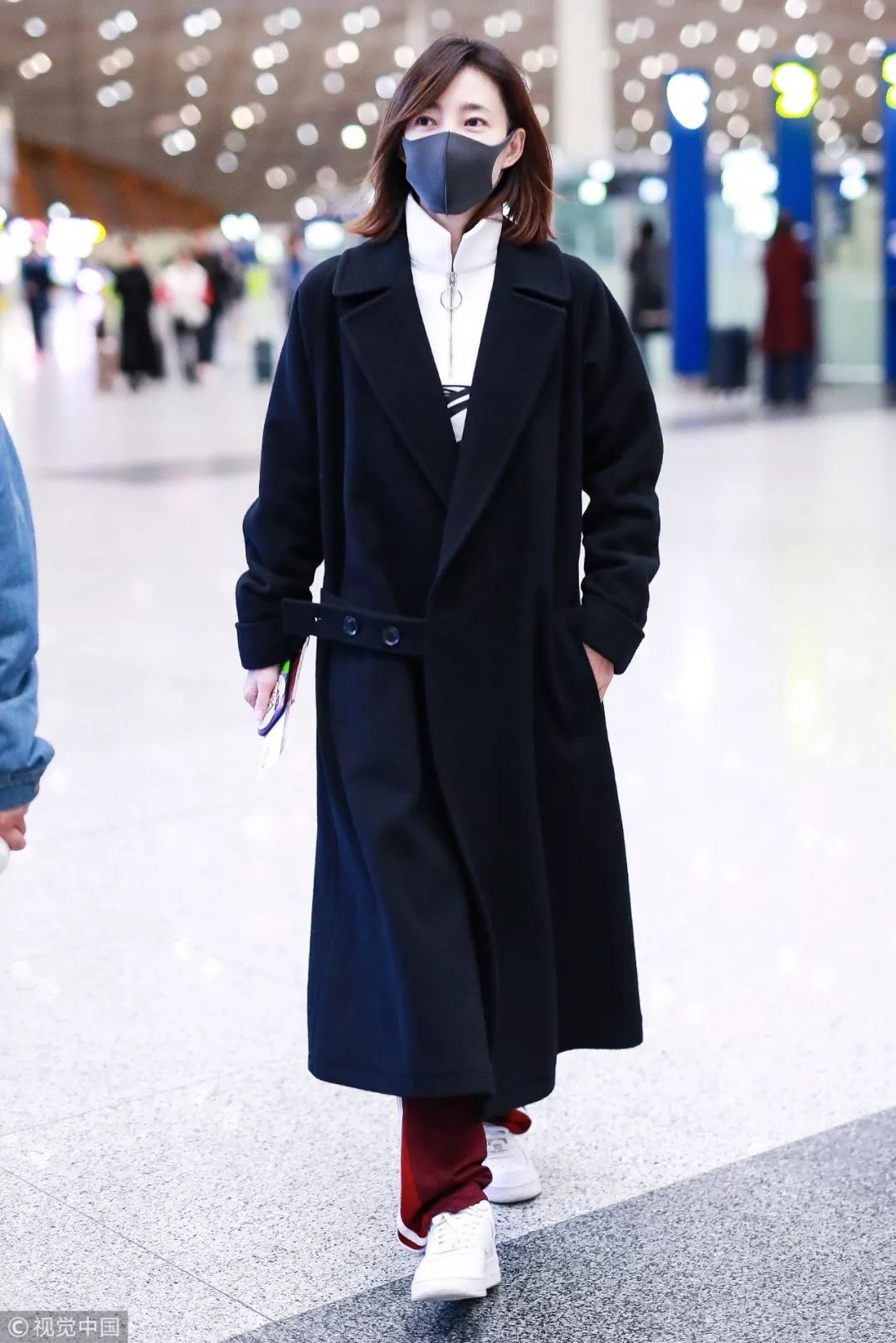 长大衣运动鞋,每次穿长大衣身高不够高跟鞋来凑