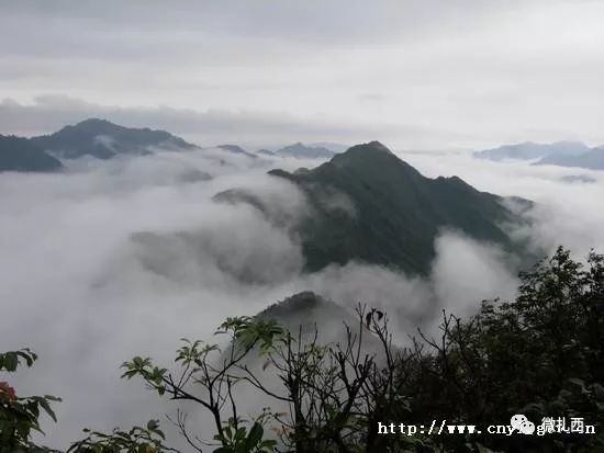 看看云南昭通彝良的风景,看昭通夜景的山