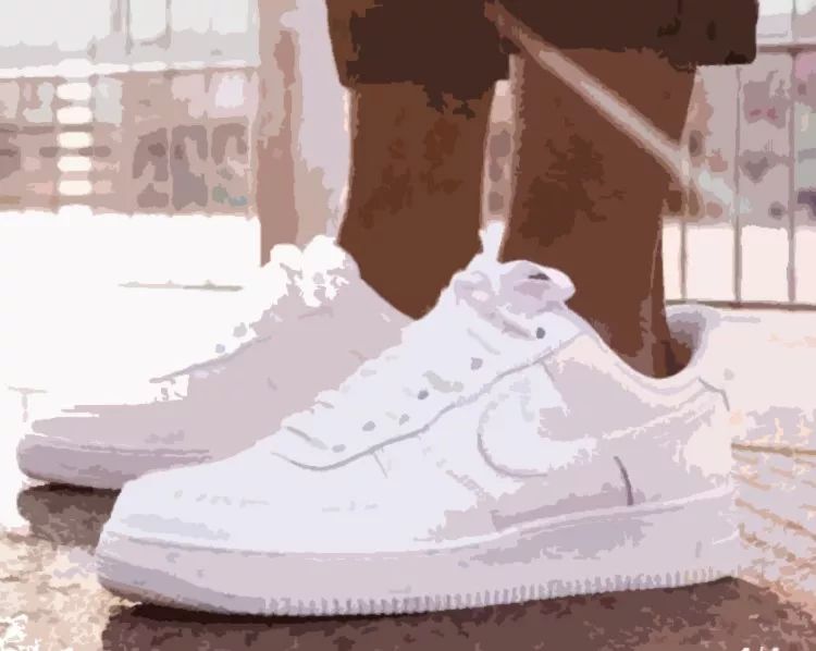 这届大牌不行，潮牌行