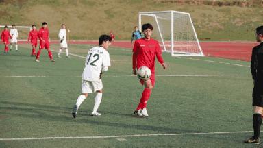 校园足球披荆斩棘突出重围,足球在学校怎么防丢有标记