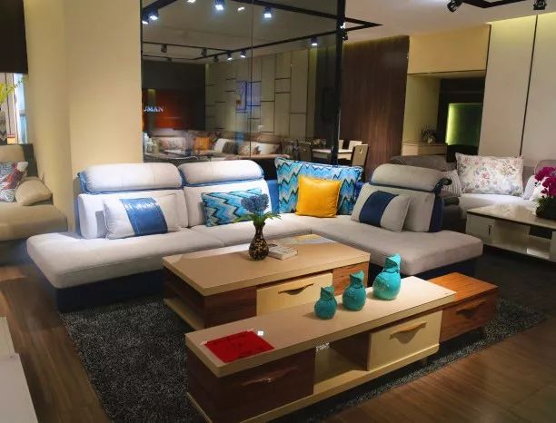 瞒不住了！神木双虎家私最低5折起售，样品狂甩，神木婆姨女子抢疯了