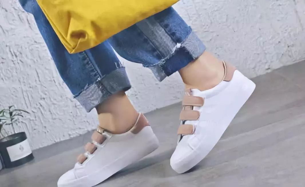 百搭小白鞋显脚小高级感加绒,好看又保暖的小白鞋推荐