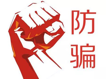 消防员向民警报警,消防员接到报警电话直接出动