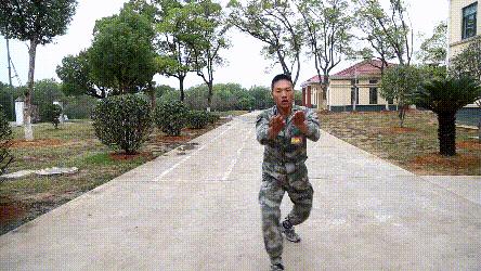 实用兵哥示范格斗术快来学两招,实用兵哥动图示范简单格斗术