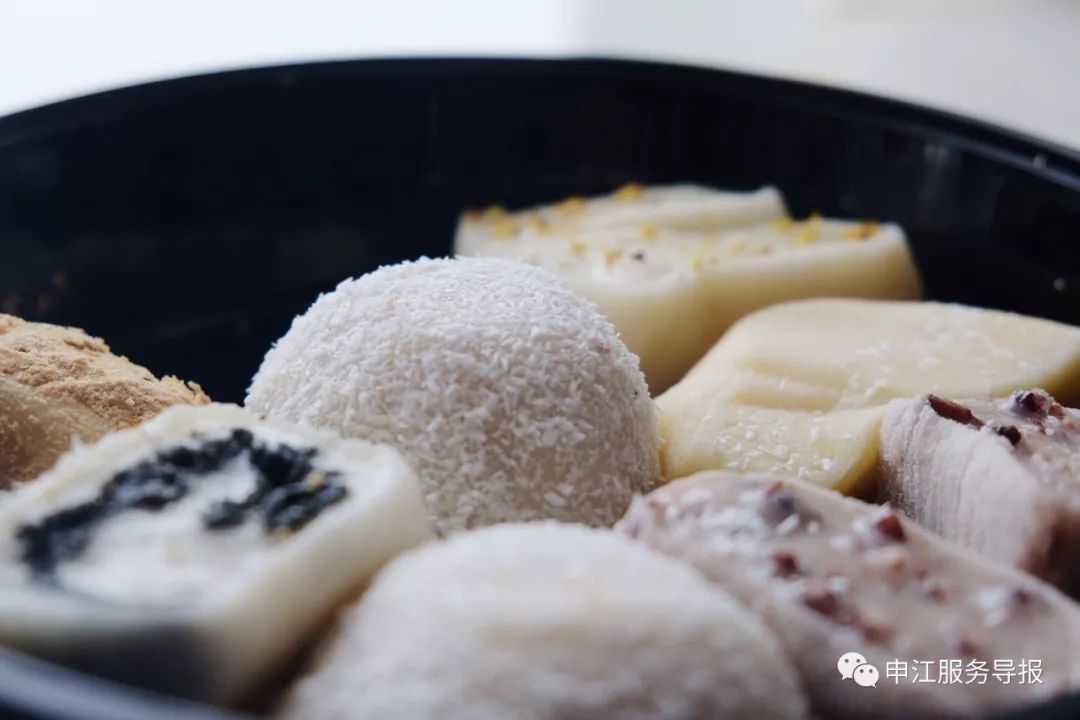 小申亲测｜小申亲测｜雨天也排长队！魔都这家古早味糕点店突然蹿红，口味么……