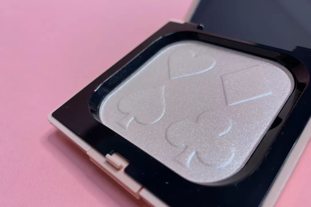 恃美行凶在线抢钱｜CPB圣诞限量系列美得不！合！法！