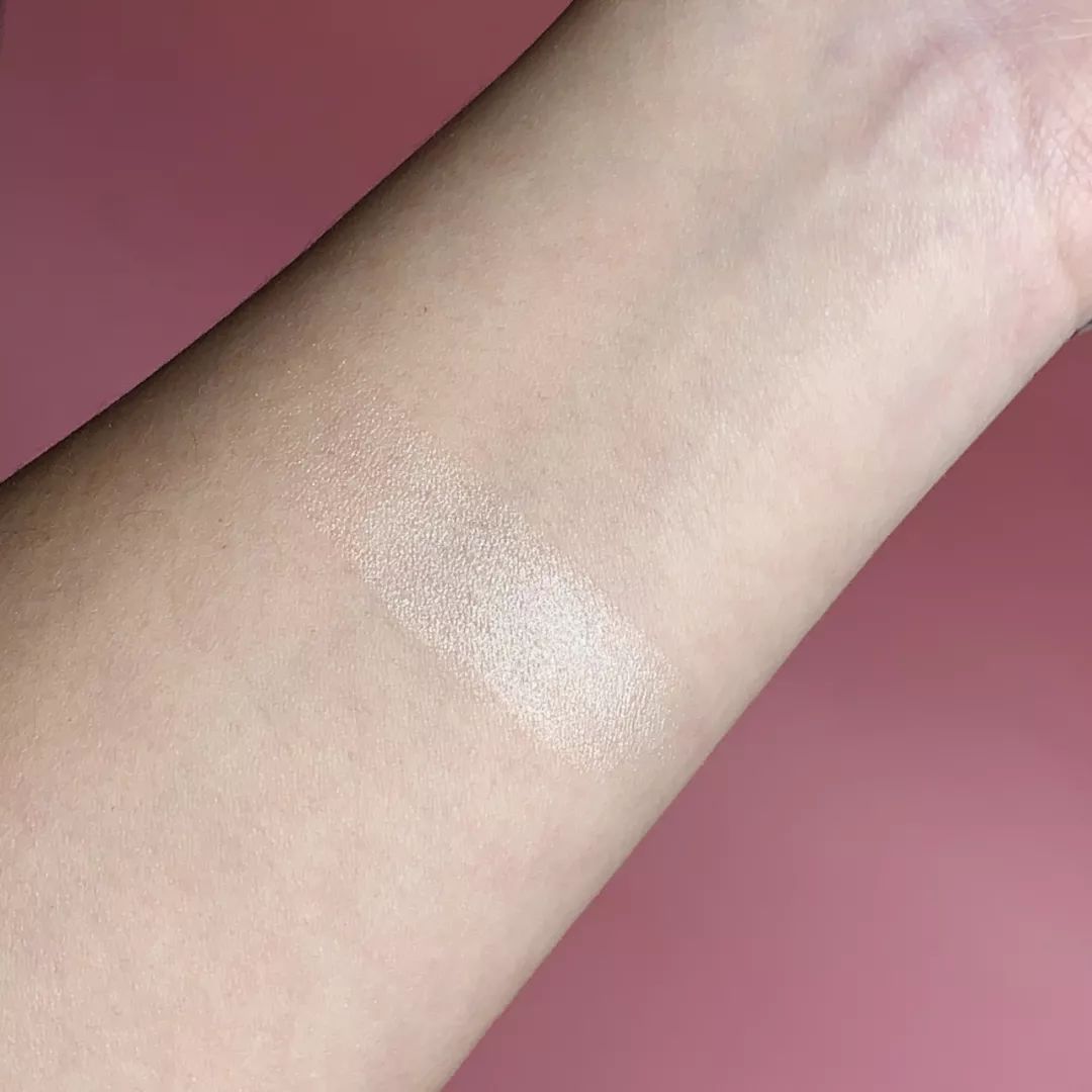 恃美行凶在线抢钱｜CPB圣诞限量系列美得不！合！法！