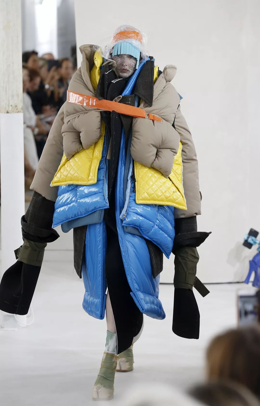 ugg绒绒包,ugg出过透明雪地靴吗