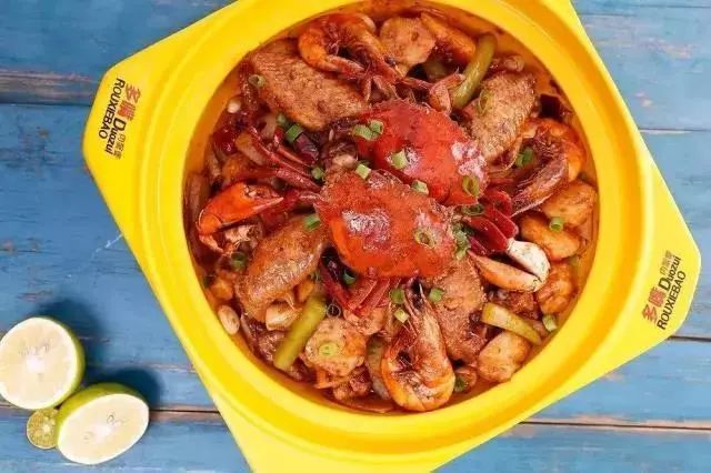 「时空优选」多嘴肉蟹煲，刷爆全国的吮指美味！78元=4人份~超实惠价格，多种口味任选，煲煲好味~