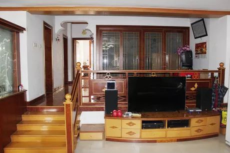 拍卖成交价1亿,拍卖房成交多出100万