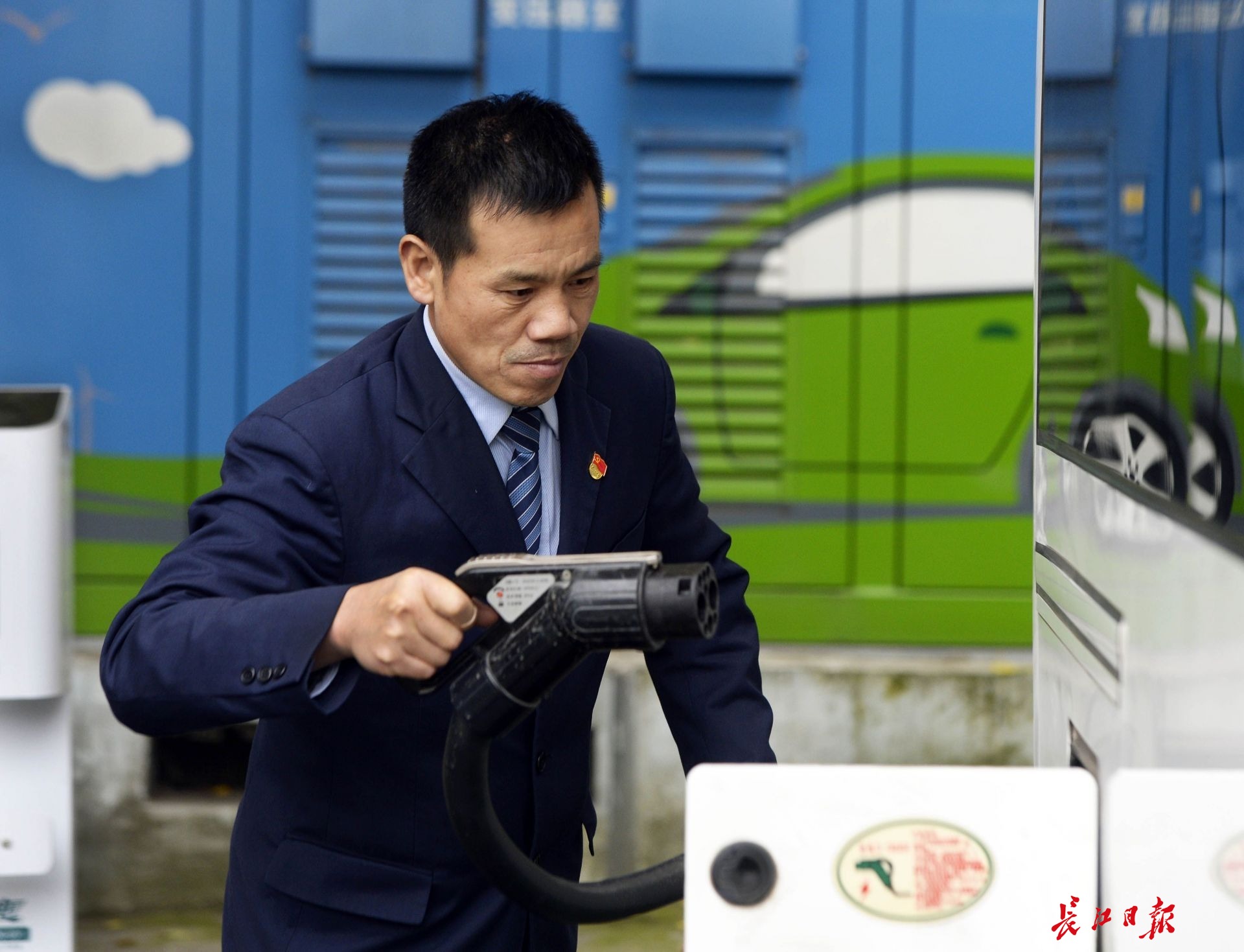 这场公交人和地铁人的“文明赶超”你站谁