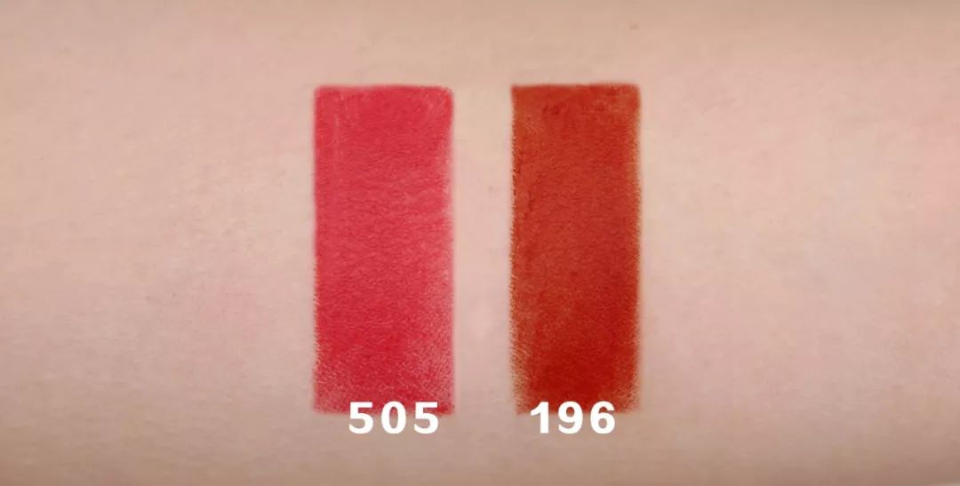 好想尝尝你的口红的味道,不停的舔口红