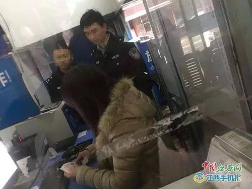 多人倒卖离沪火车票被抓,民警抓倒卖火车票