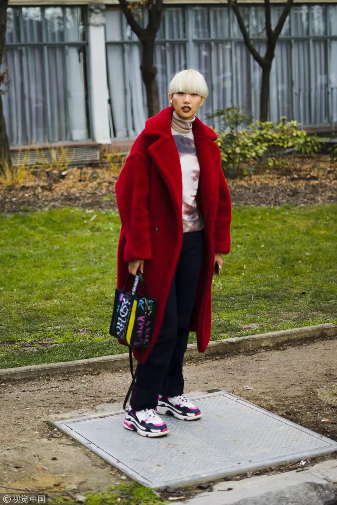 长大衣运动鞋,每次穿长大衣身高不够高跟鞋来凑