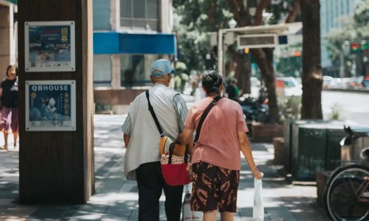 “我奶奶感染艾滋病了”:请正视老年人的性需求