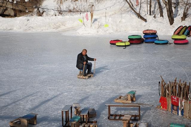12月最火爆的热门旅行地，往北走，玩雪滑冰；往南走，温泉赏花