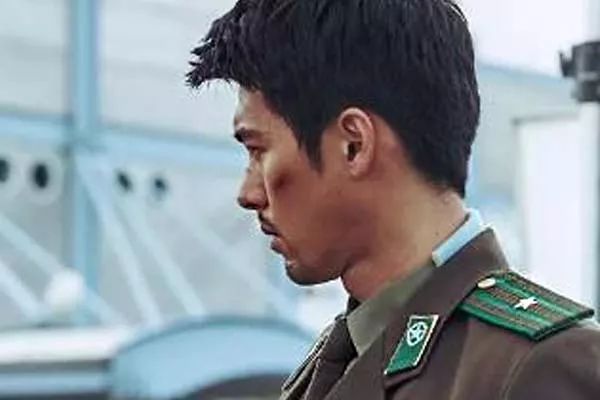 玄彬跨美妆届！“挂彩腮红”好美