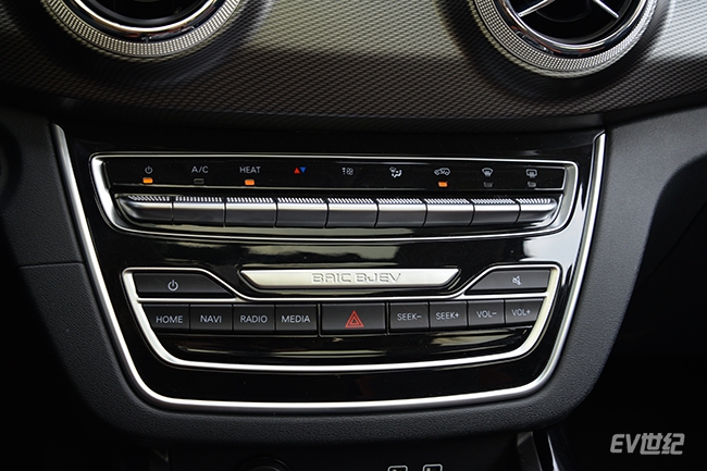 科技感满满电动汽车,满满科技感的燃油车