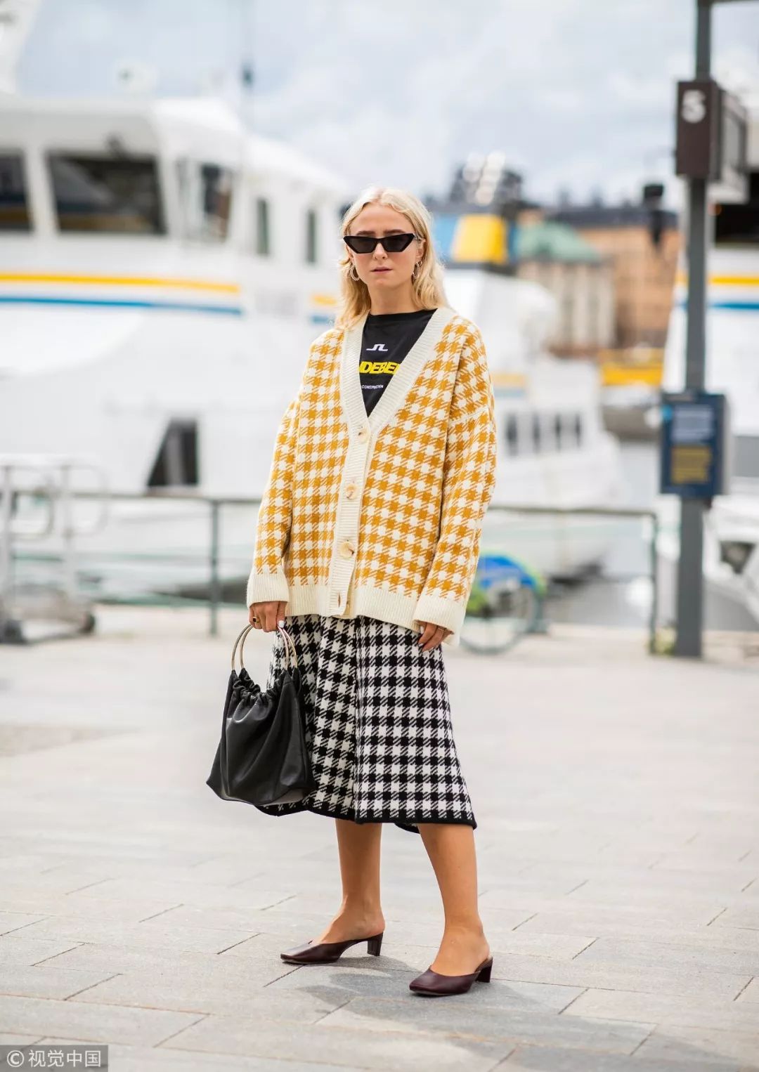 v领毛衣显脖子长吗,v领毛衣和圆领毛衣哪个显脸小