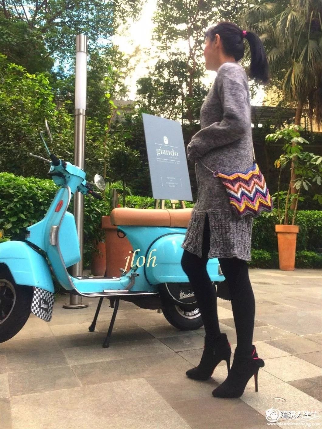 开叉直筒塌肩连衣裙+棒针小炫包，自己编织穿起来最大牌！