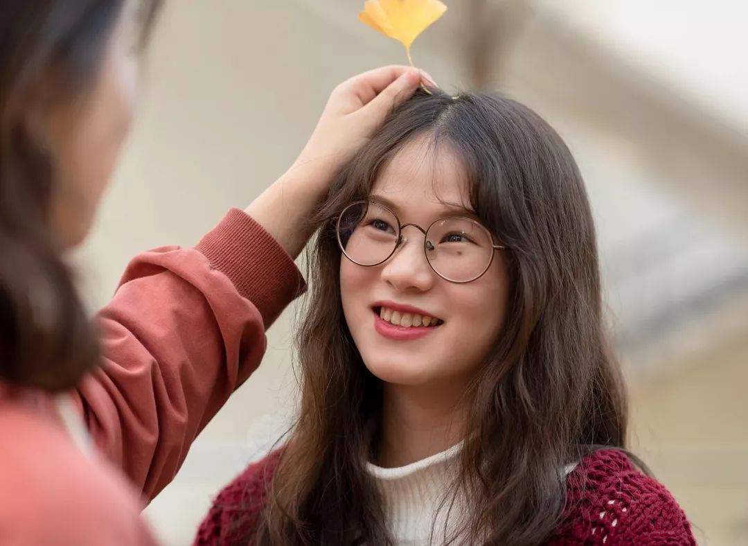 “妈，我在华师看了一场金黄色的雪！”