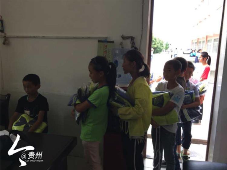 智能校服自动识别,智能校服实时监控学生