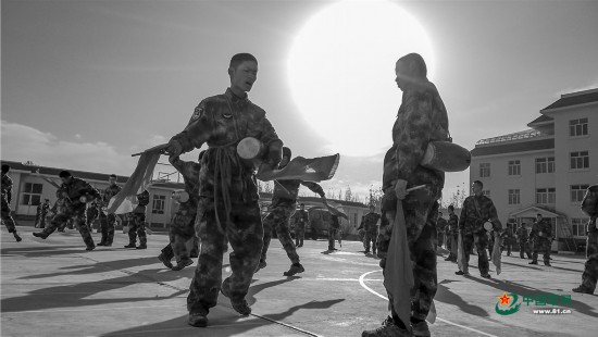 军旅微影像,军旅感人催人泪下的战友情视频