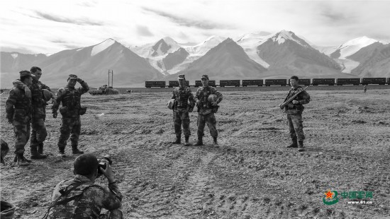 军旅微影像,军旅感人催人泪下的战友情视频