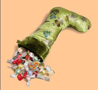 住范思哲酒店,用着CARTIER家居,吃着CHANEL甜品,奢侈品牌:你的玛丽苏生活已被我们承包~