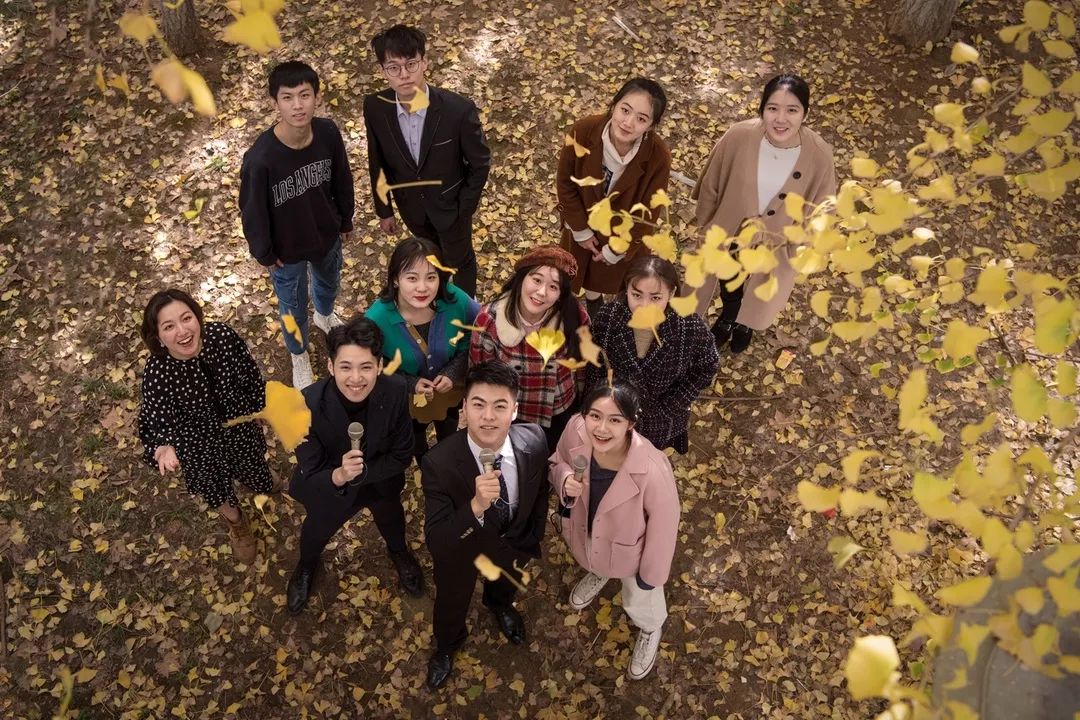 “妈，我在华师看了一场金黄色的雪！”