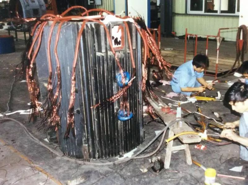 业余时间兼职竟被告受贿，“星期日工程师”了解一下丨改革开放40周年照故事