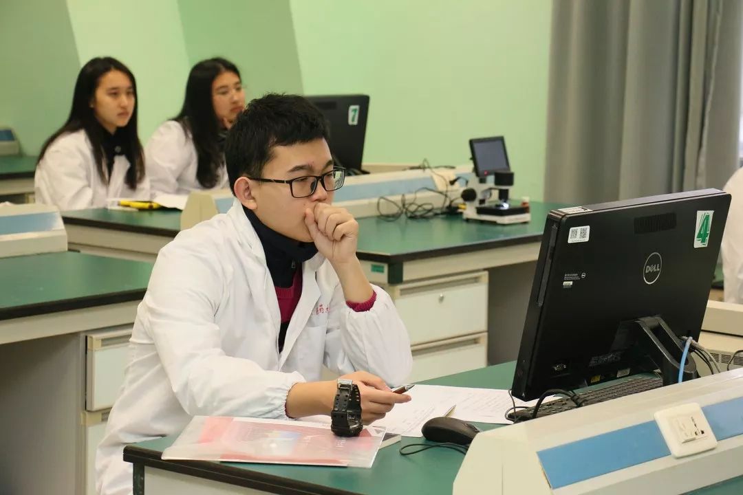 在学生心里播下一颗中医药的种子上海中医药大学中医药实践工作站